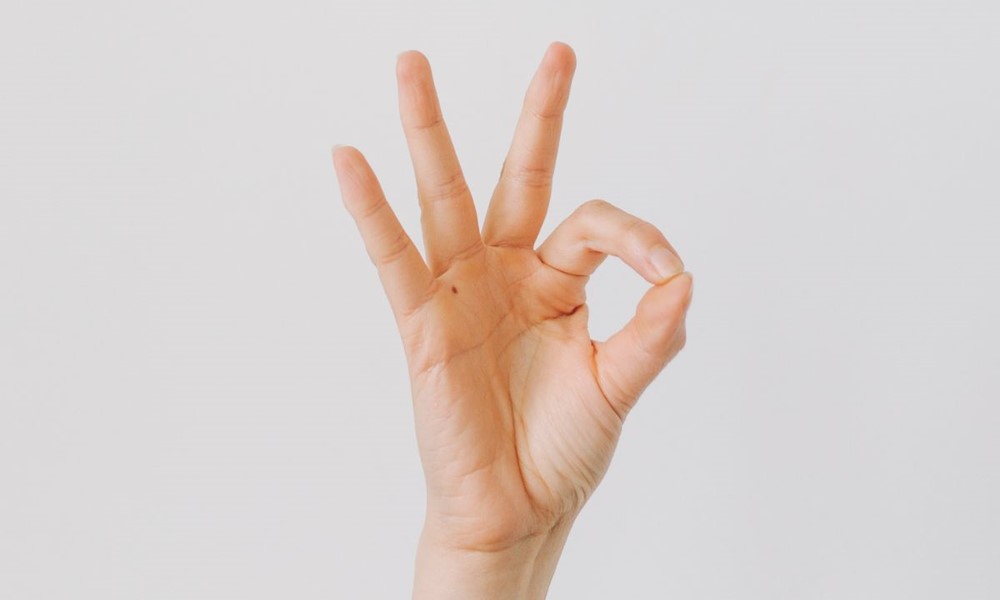 Hånd der viser "perfekt"-tegn